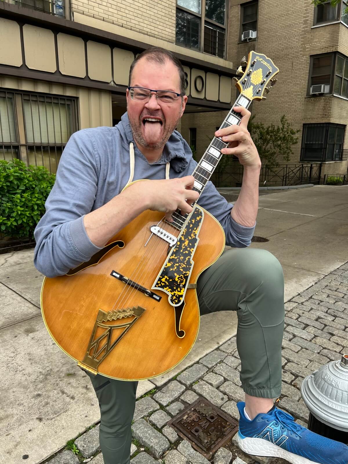 1955 D'Angelico New Yorker instrument photograph