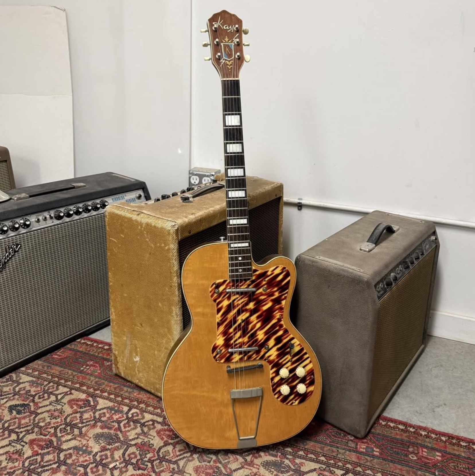 1960s Kay K161 "Thin Twin" instrument photograph